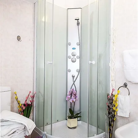 9 Suites Apartahotel 4*
