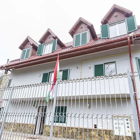 9 Suites