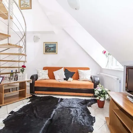 9 Suites 4*