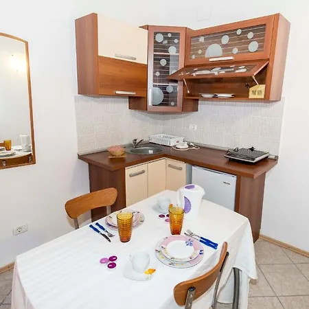 Apartahotel 9 Suites 4*