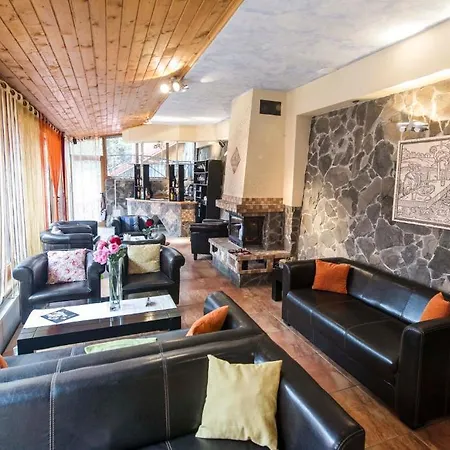 9 Suites Apartahotel 4*