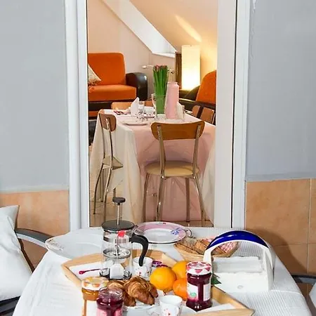 9 Suites Apartahotel