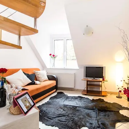 9 Suites Apartmanhotel 4*